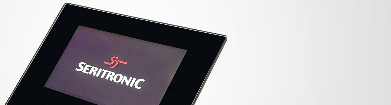 Glas frontpanel i kombination med display