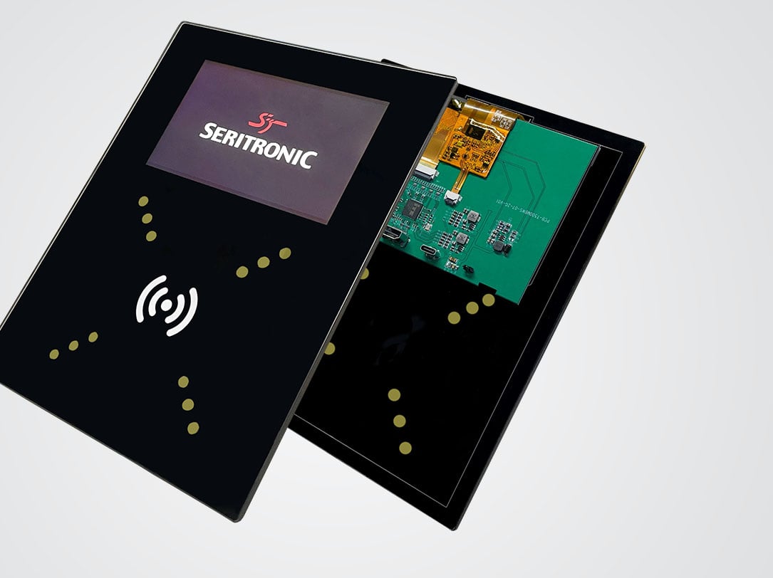 Display sammensat med glas front