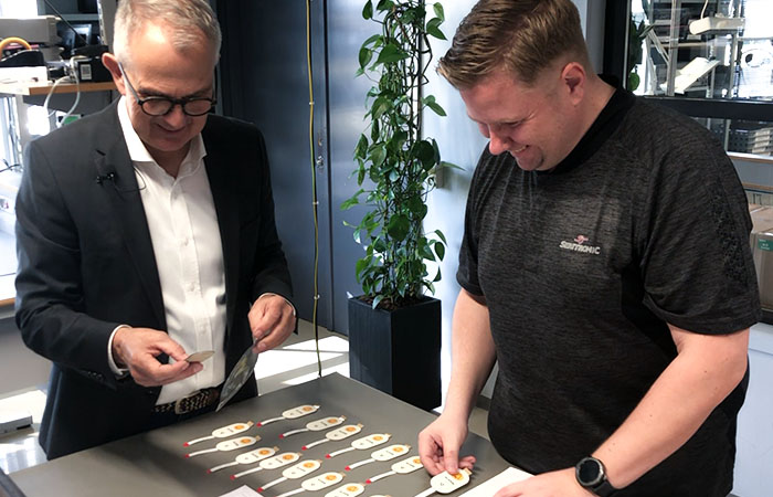 Medarbejder og produktion på Seritronic